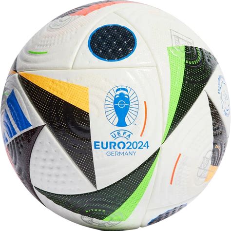 voetbal van adidas grote 15 euro|De beste voetbal ballen voor jou .